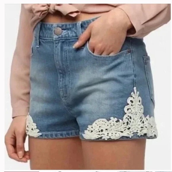 BDG Urban Outfitters High Rise Erin 5 Pocket Shortie Denim Short Embroidered - Picture 1 of 11
